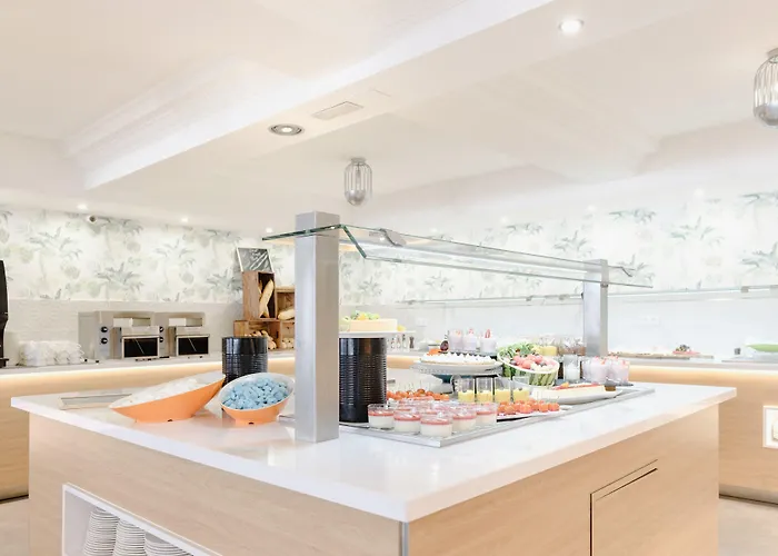 Royal Sun Aparthotel 4*